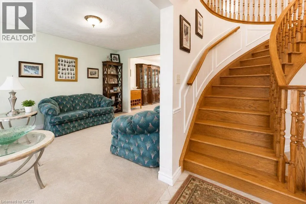 33 MARYVALE Avenue