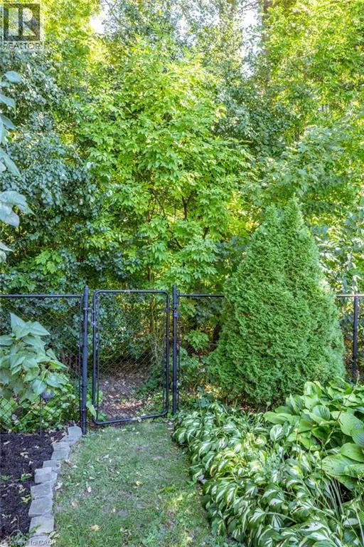 32 BEECHWOOD Avenue