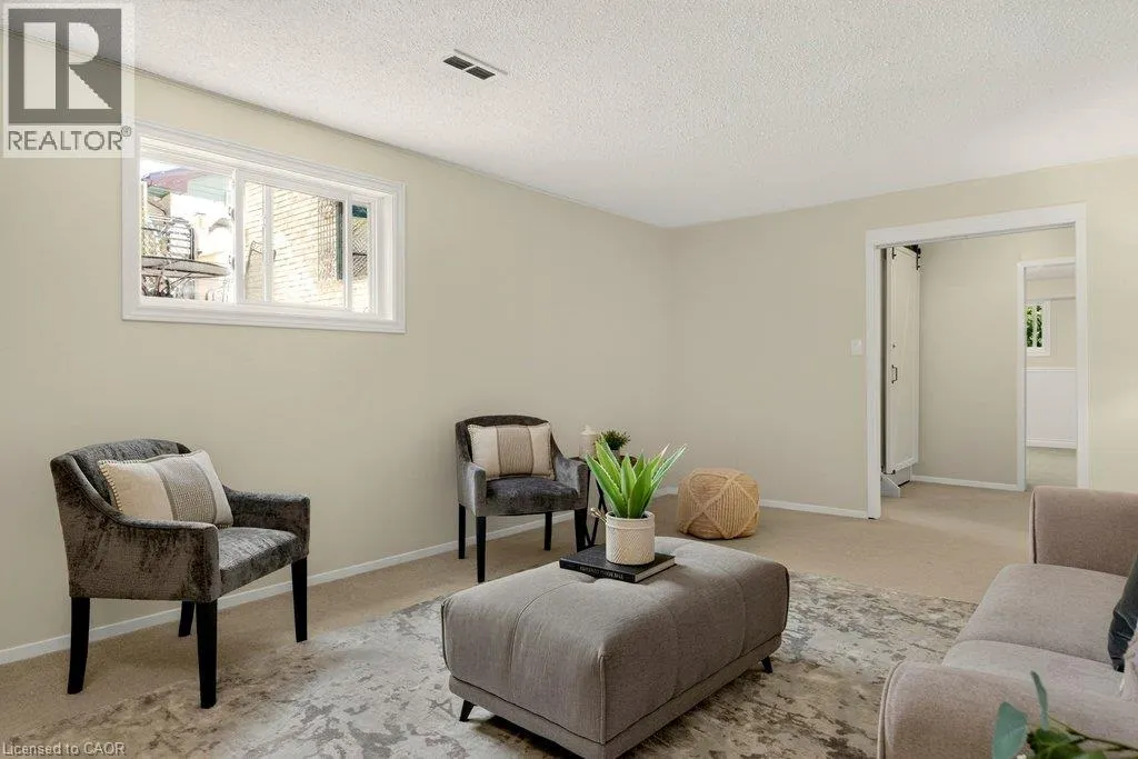 32 BEECHWOOD Avenue
