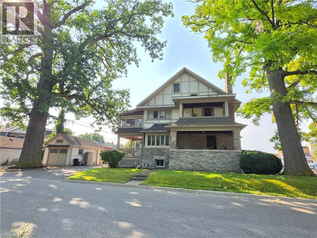 71 NORFOLK Street N