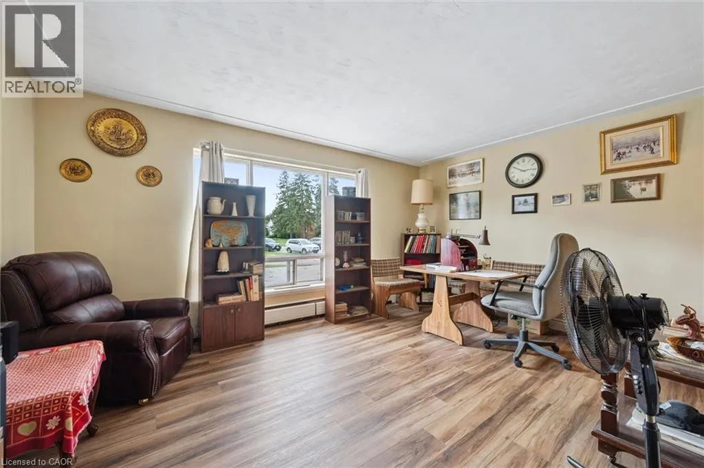 25 WALTON Avenue