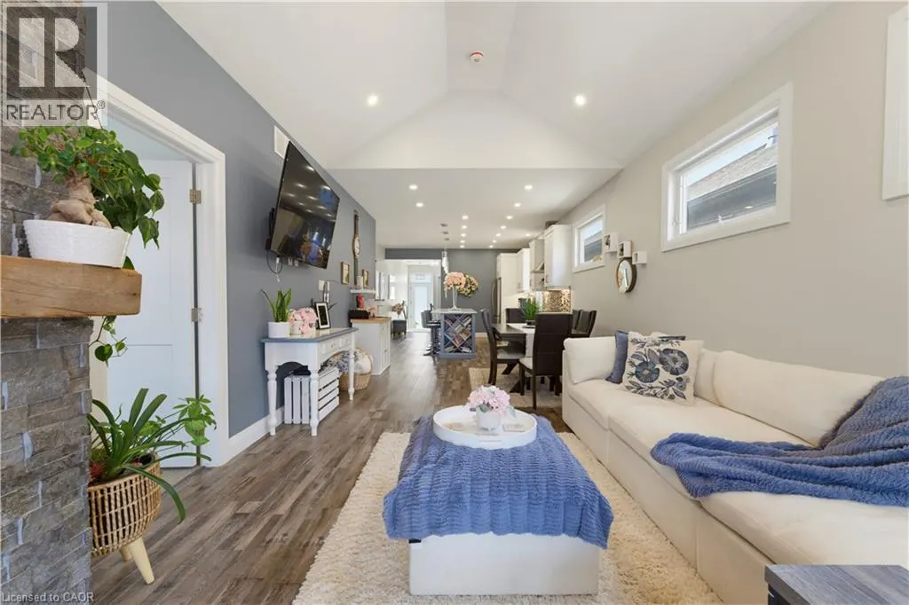 98 WOODBERRY Crescent