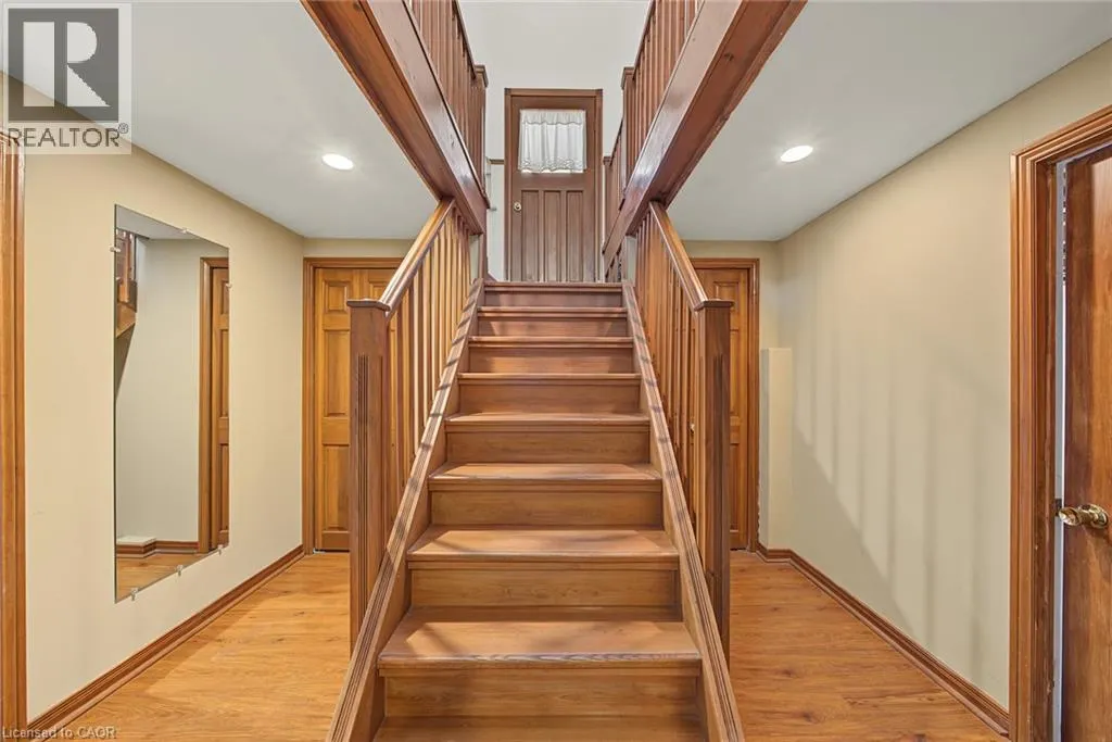 13 LAKESIDE Drive