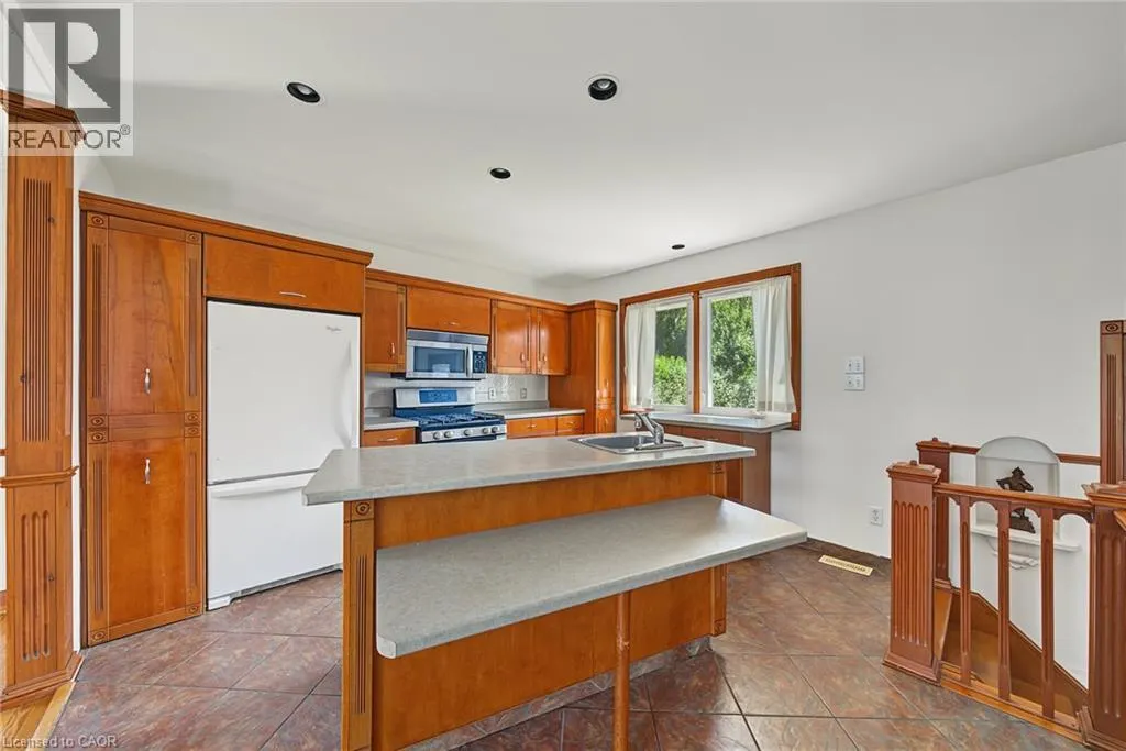 13 LAKESIDE Drive