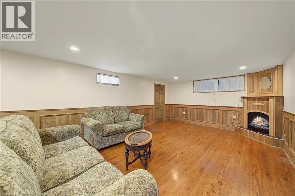 13 LAKESIDE Drive