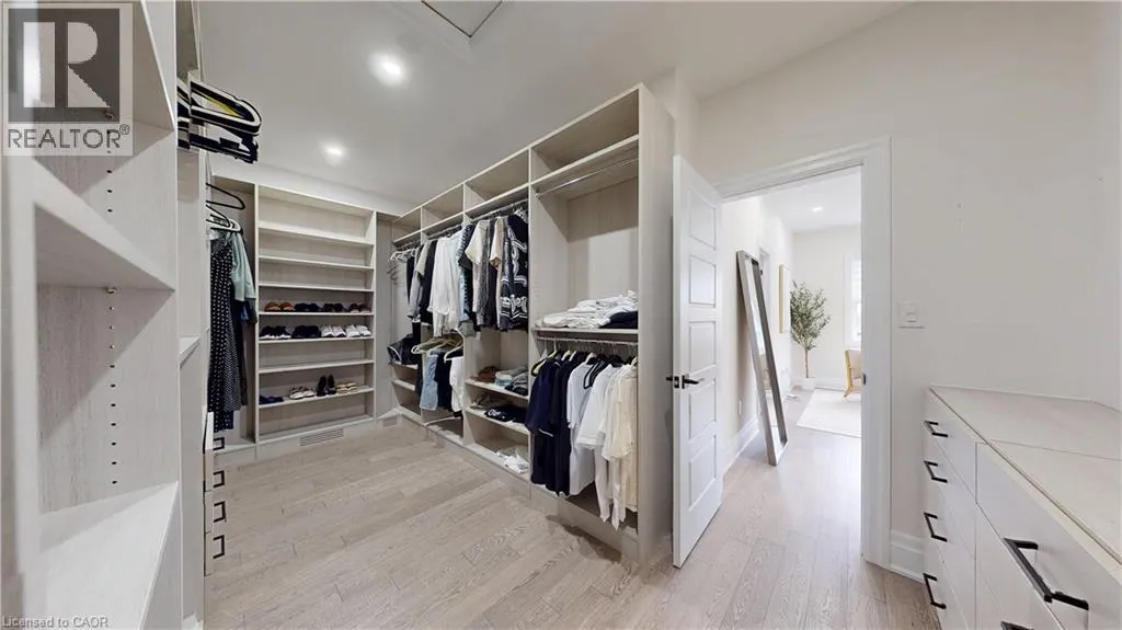 3313 SUNNINGDALE Gardens
