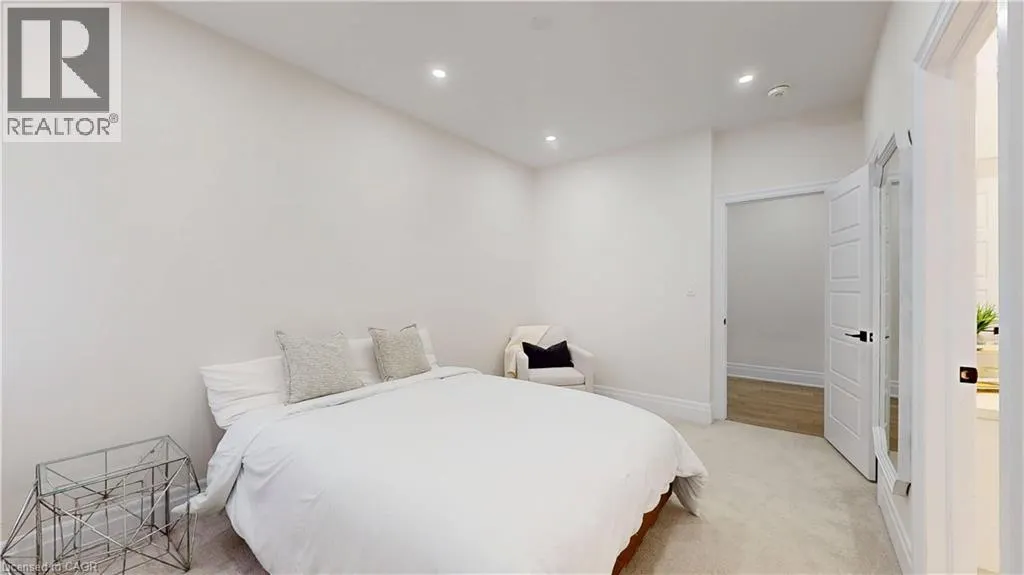 3313 SUNNINGDALE Gardens