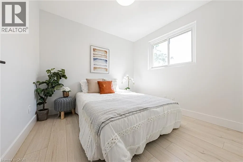 22 WILLIAM JOHNSON Street Unit# Mainfloor #Mainfloor