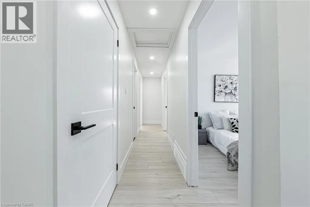 22 WILLIAM JOHNSON Street Unit# Mainfloor #Mainfloor