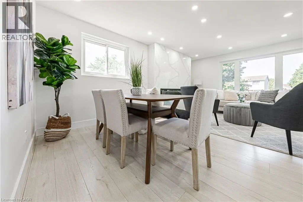 22 WILLIAM JOHNSON Street Unit# Mainfloor #Mainfloor