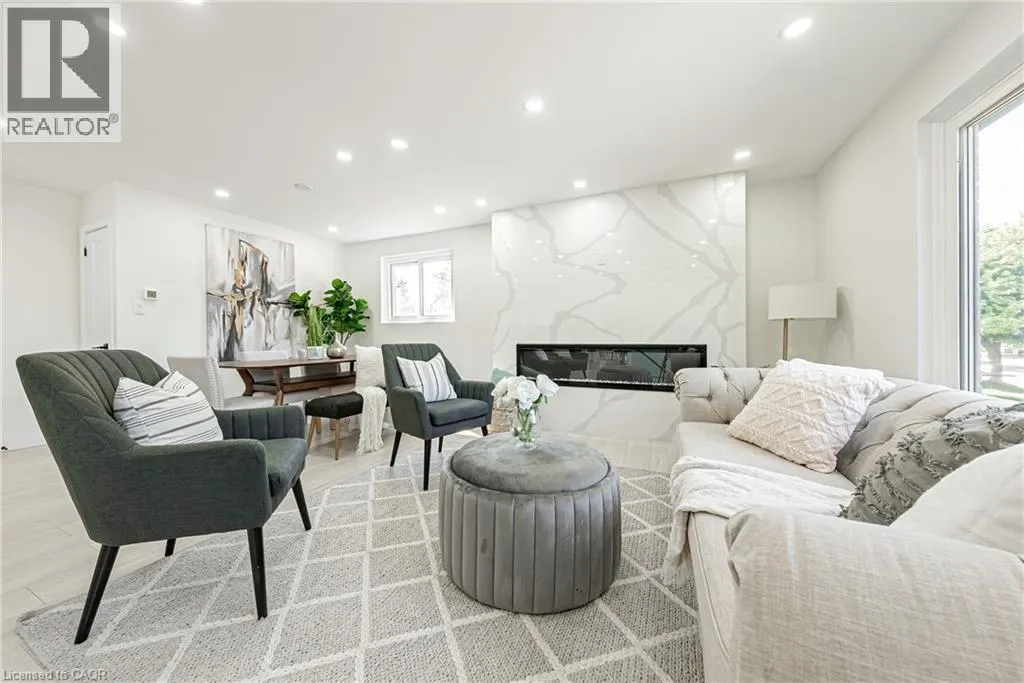 22 WILLIAM JOHNSON Street Unit# Mainfloor #Mainfloor