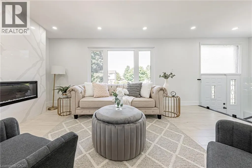 22 WILLIAM JOHNSON Street Unit# Mainfloor #Mainfloor