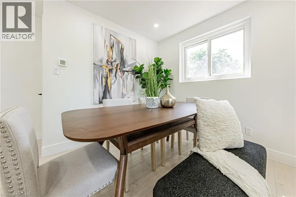 22 WILLIAM JOHNSON Street Unit# Mainfloor #Mainfloor