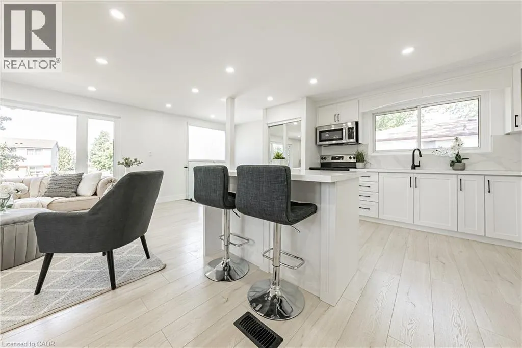 22 WILLIAM JOHNSON Street Unit# Mainfloor #Mainfloor