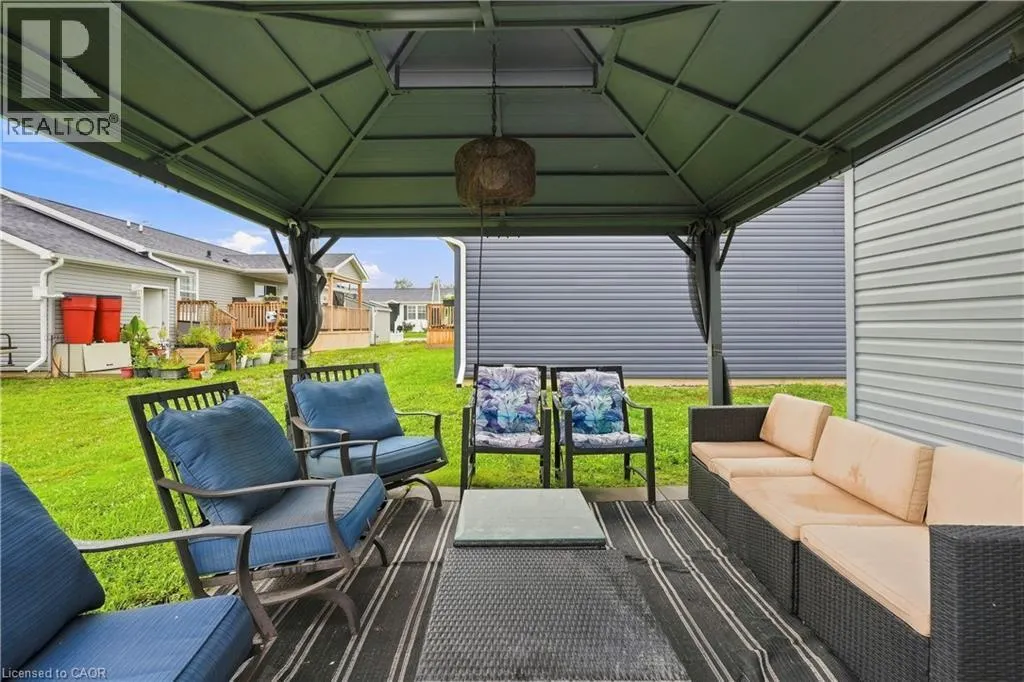27 HICKORY Hollow