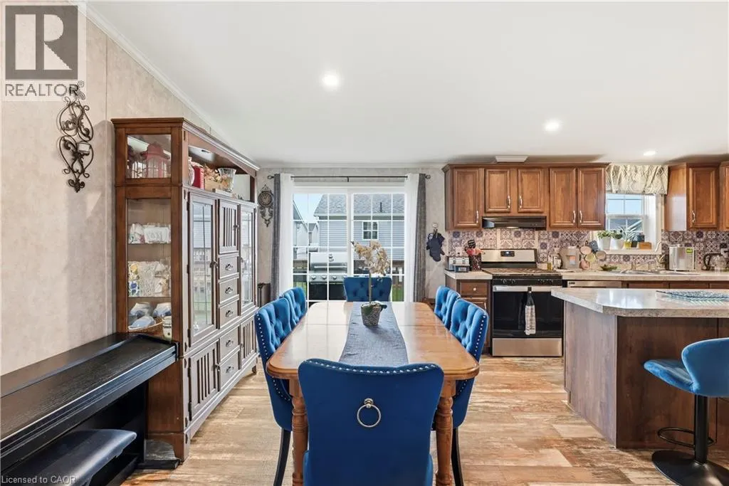 27 HICKORY Hollow