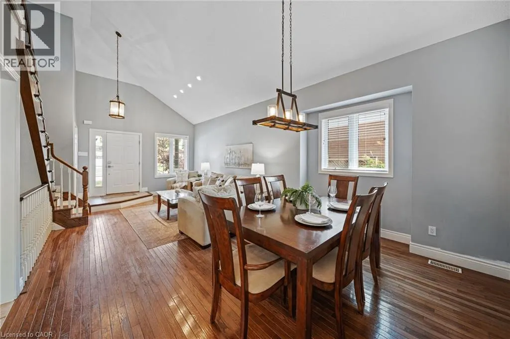 6 SCOTTSWOOD Lane