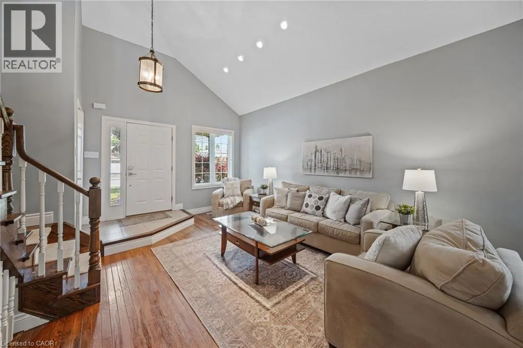 6 SCOTTSWOOD Lane