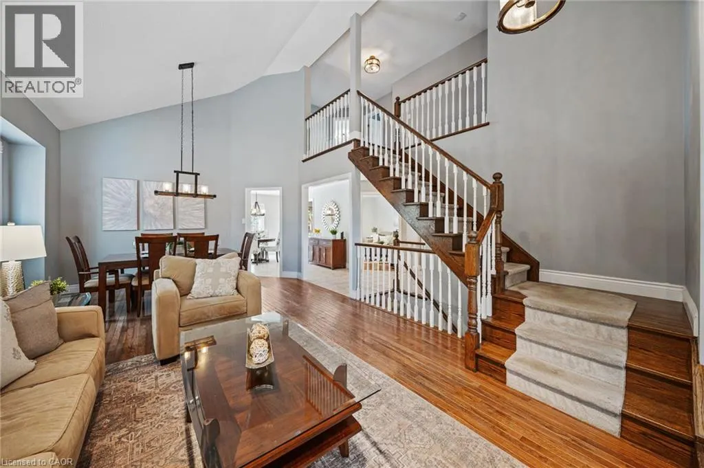 6 SCOTTSWOOD Lane