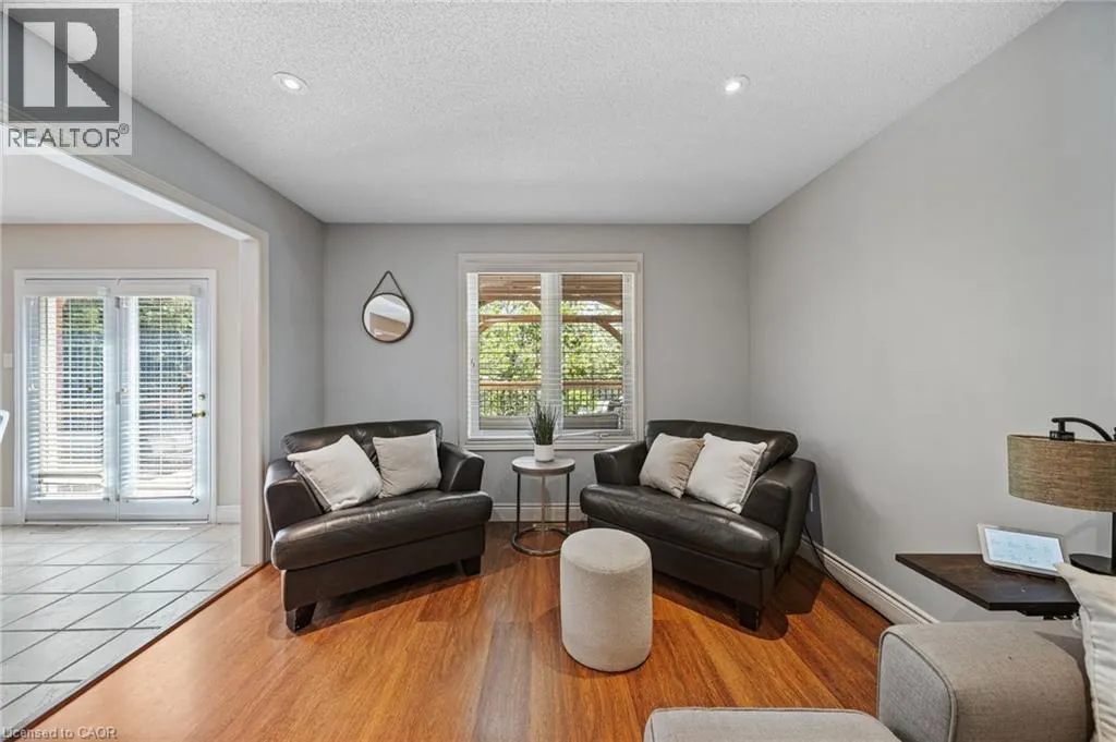 6 SCOTTSWOOD Lane