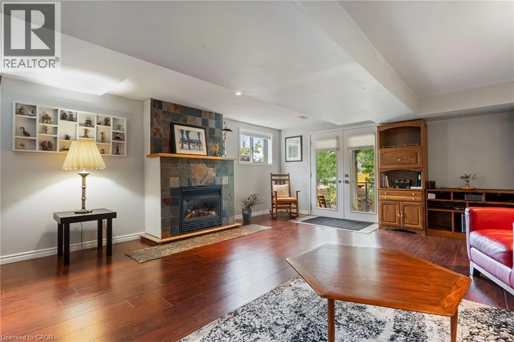10 COBBLESTONE Drive Unit# 25 #25