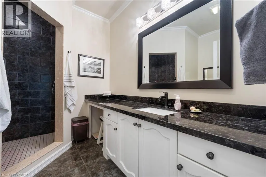10 COBBLESTONE Drive Unit# 25 #25