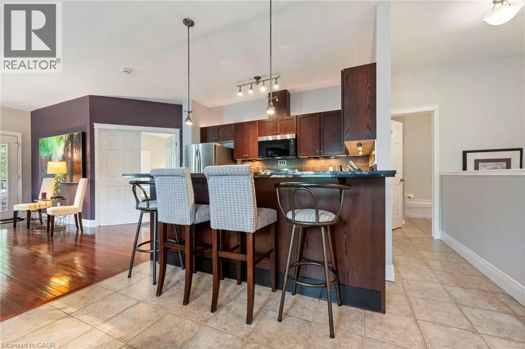 10 COBBLESTONE Drive Unit# 25 #25