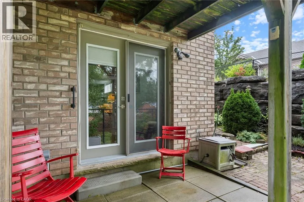 10 COBBLESTONE Drive Unit# 25 #25