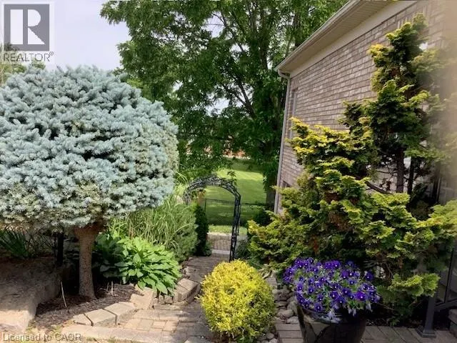 10 COBBLESTONE Drive Unit# 25 #25