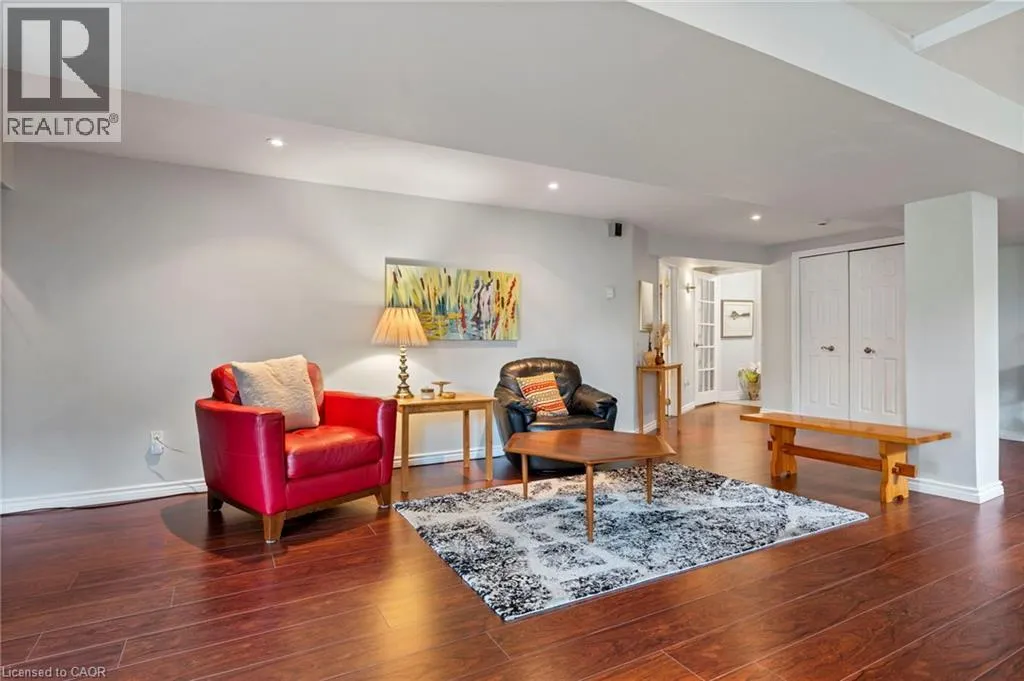 10 COBBLESTONE Drive Unit# 25 #25