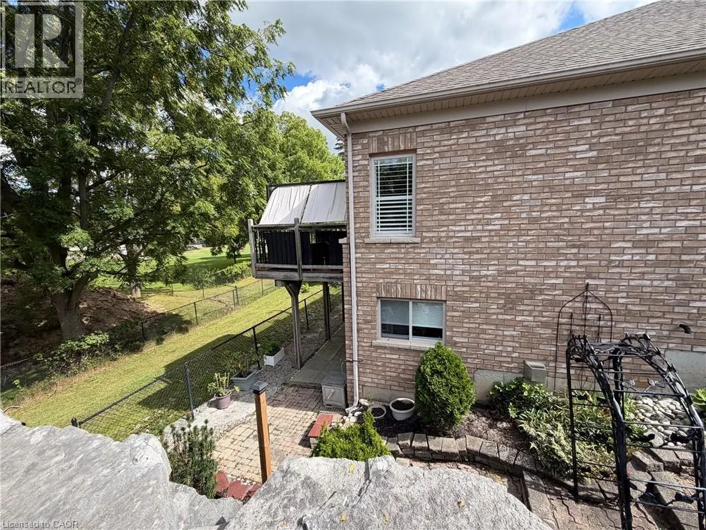 10 COBBLESTONE Drive Unit# 25 #25