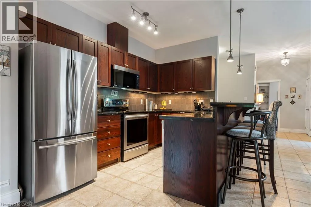 10 COBBLESTONE Drive Unit# 25 #25