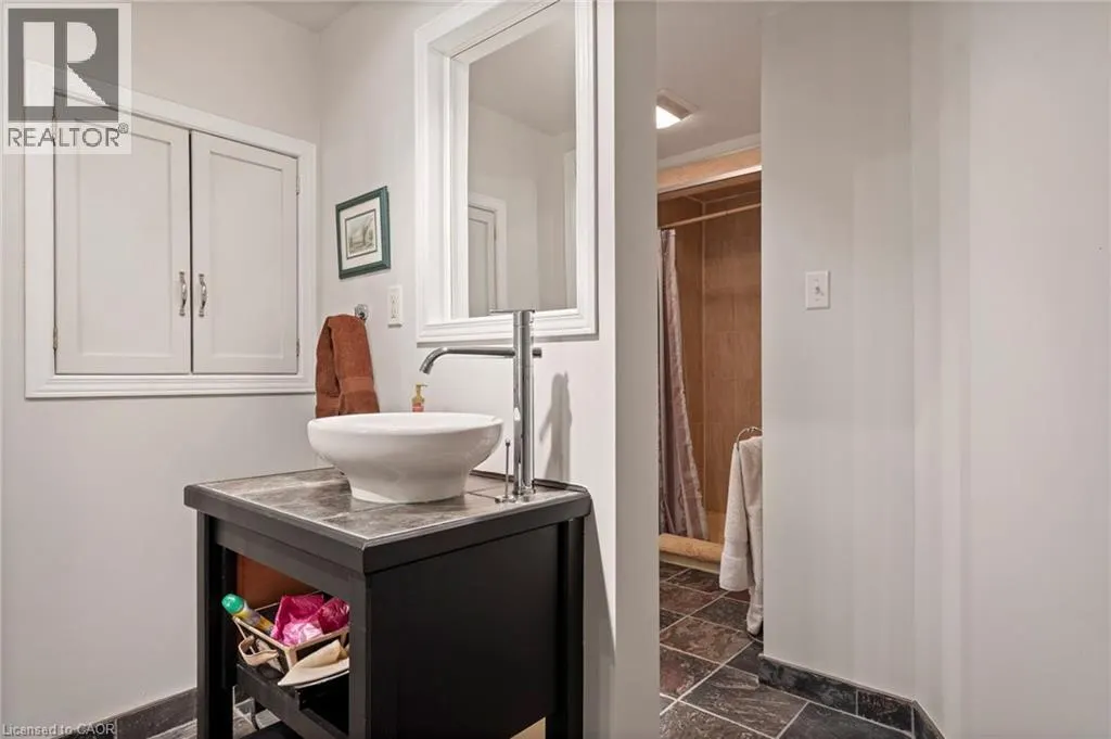 10 COBBLESTONE Drive Unit# 25 #25