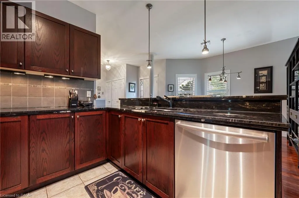 10 COBBLESTONE Drive Unit# 25 #25