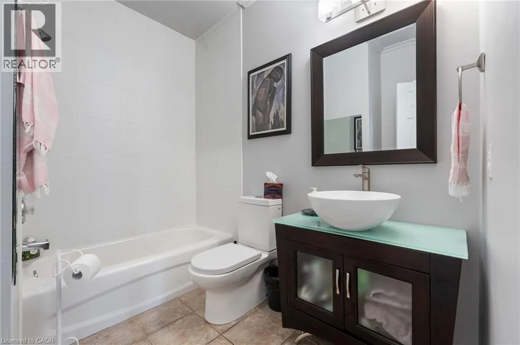 10 COBBLESTONE Drive Unit# 25 #25