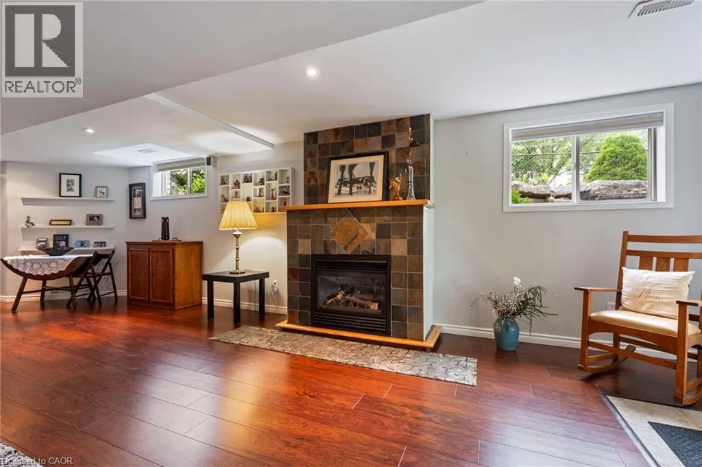 10 COBBLESTONE Drive Unit# 25 #25