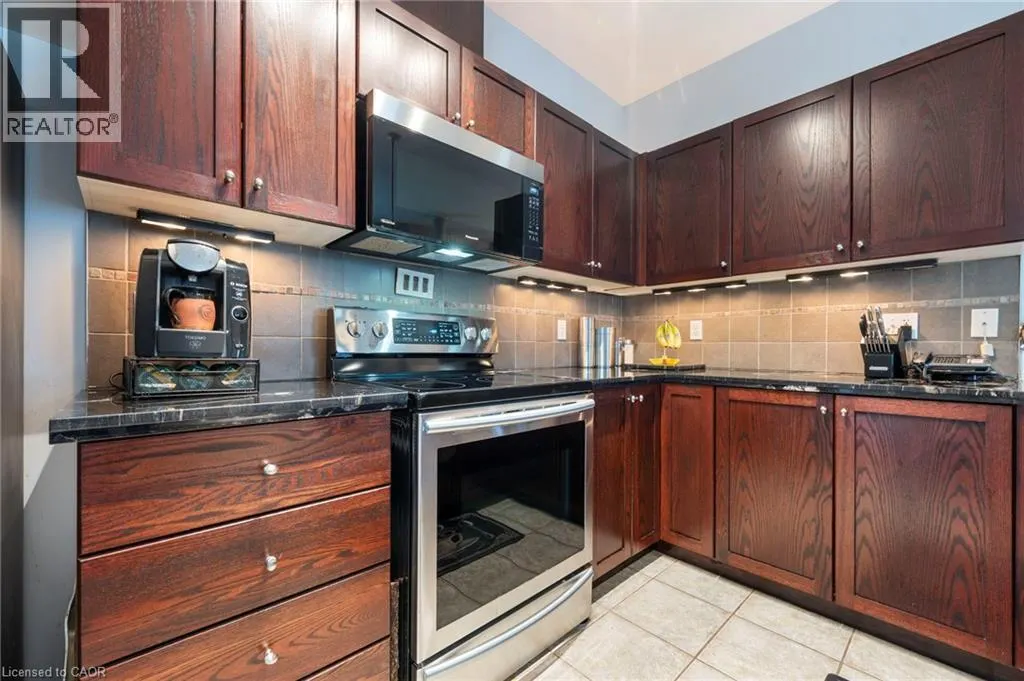 10 COBBLESTONE Drive Unit# 25 #25
