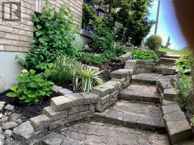 10 COBBLESTONE Drive Unit# 25 #25