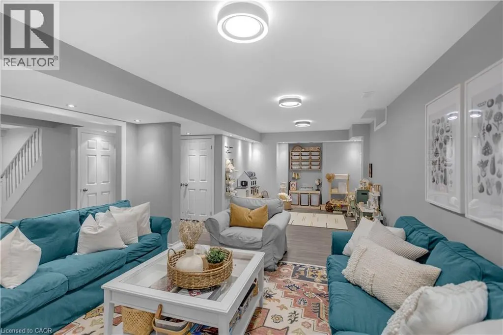 32 TOSSELL Avenue