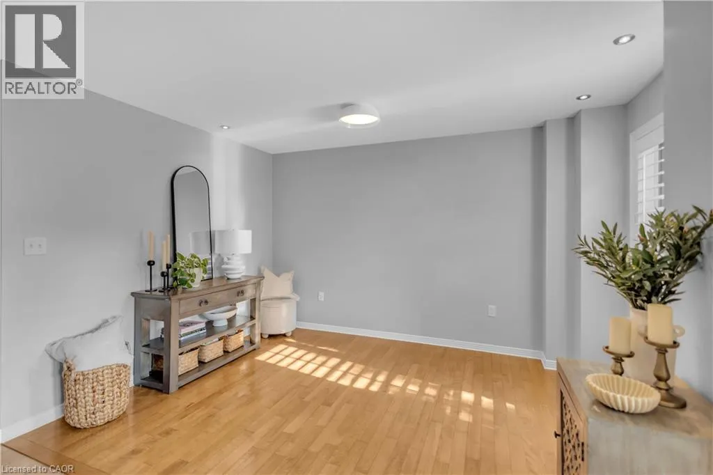32 TOSSELL Avenue