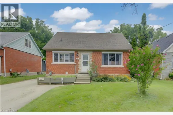 104 MAUSSER Avenue