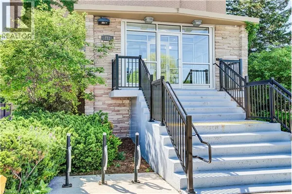283 FAIRWAY Road N Unit# 302