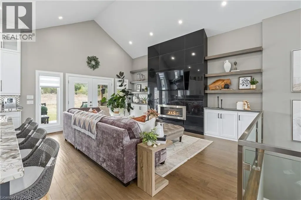9677 TENTH Sideroad