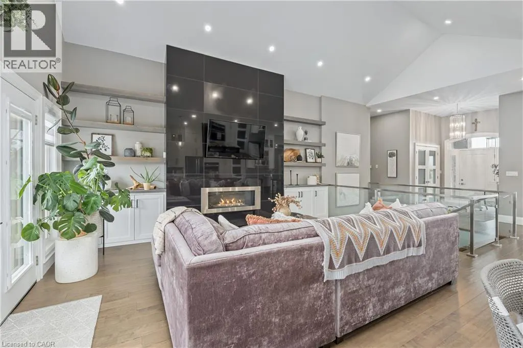 9677 TENTH Sideroad