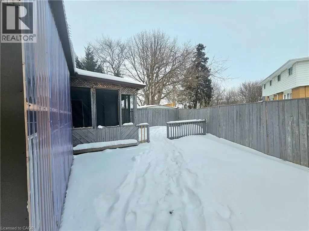 92 COPPERFIELD Crescent