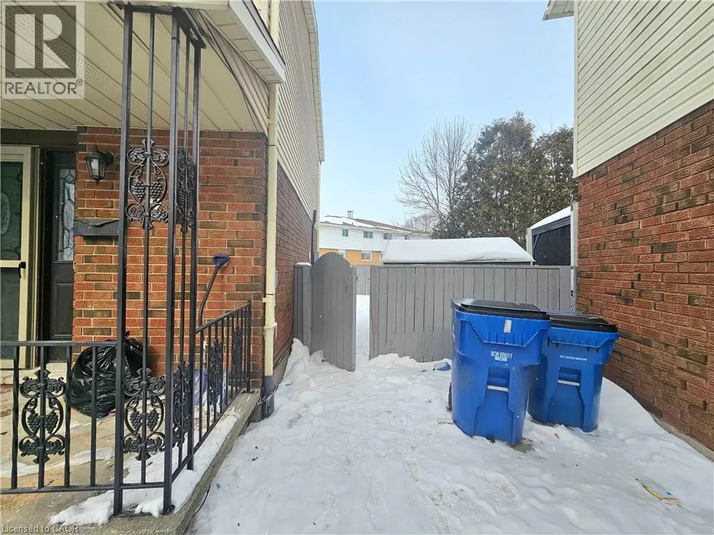 92 COPPERFIELD Crescent