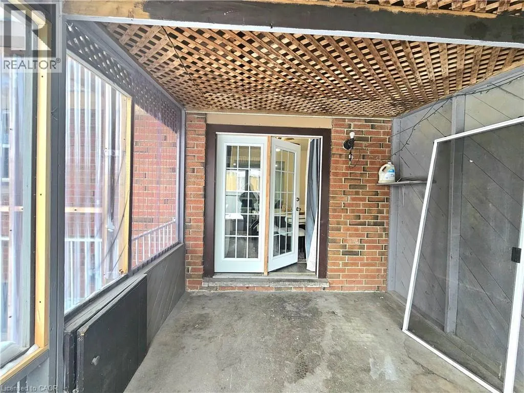 92 COPPERFIELD Crescent