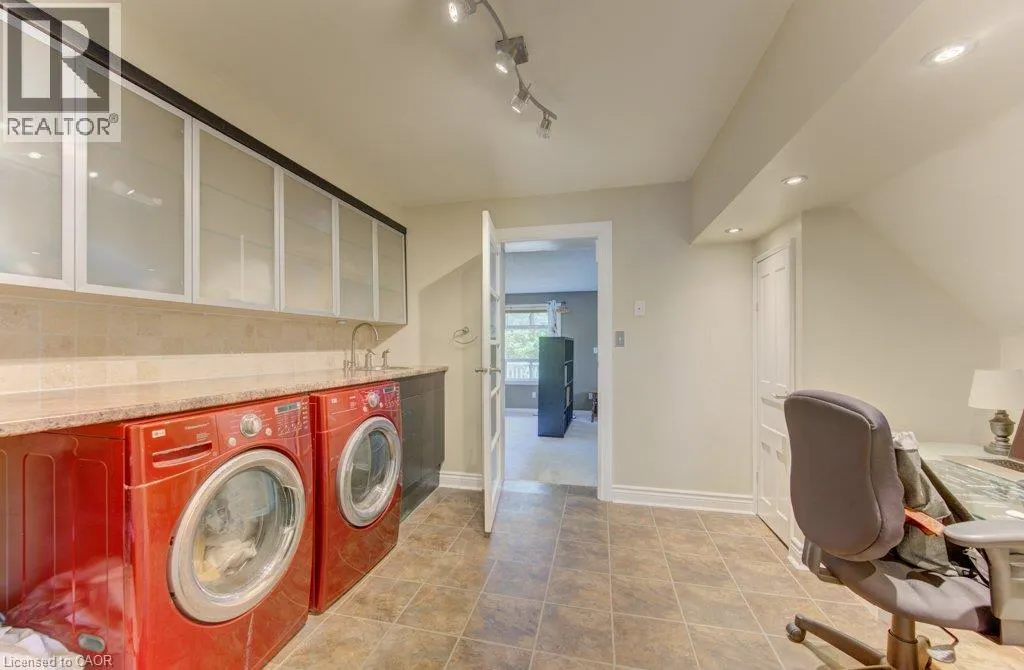 271 LONDON Road W