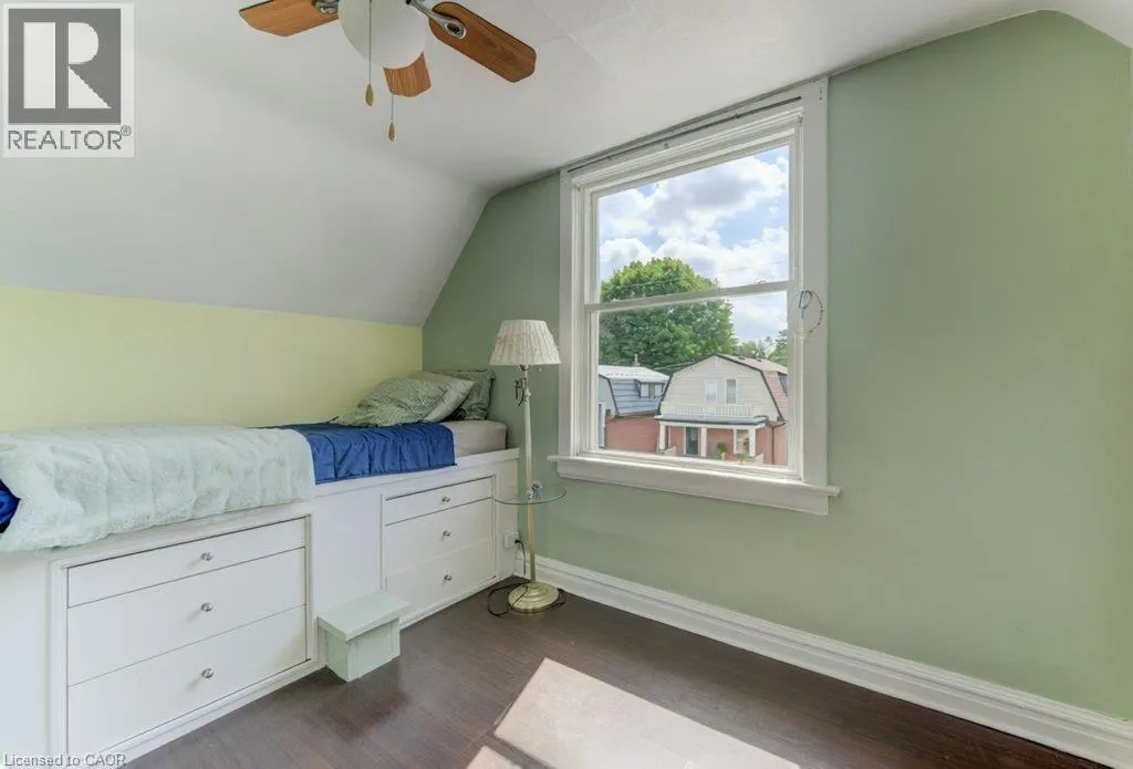 271 LONDON Road W