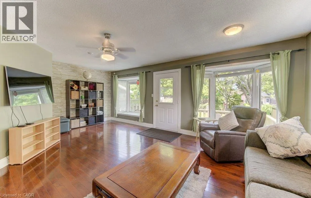 271 LONDON Road W